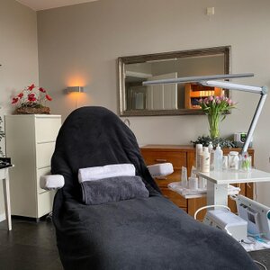 Toujours Gezichts- en Lichaamsverzorging logo