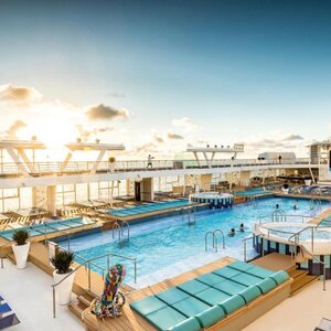 Amanda Peijters h.o.d.n. The Travel Club image 3