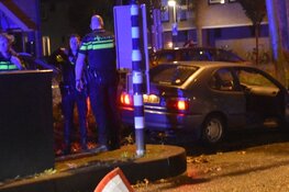 Gestolen auto tegen lantarenpaal