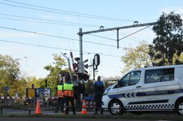 Slagboom spoorwegoverhang Purmerene kapot gereden