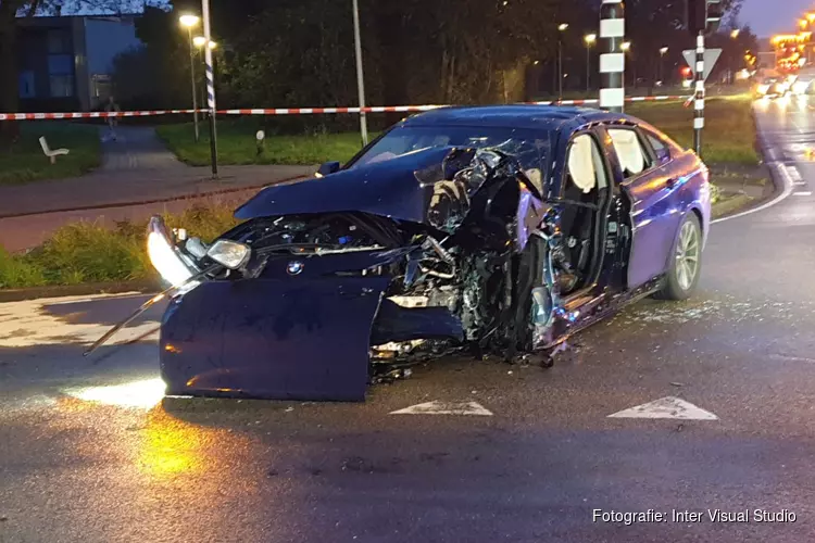 Auto gecrasht ter hoogt van de Azielaan