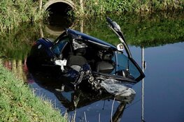 Vrouw (20) overleden na botsing met stilstaande trekker met oplegger