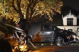 Auto tegen geparkeerde auto gereden in Beemster
