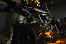 Auto tegen geparkeerde auto gereden in Beemster
