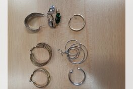 Gestolen sieraden aangetroffen ten gevolge van insluipingen