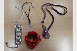 Gestolen sieraden aangetroffen ten gevolge van insluipingen