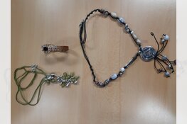 Gestolen sieraden aangetroffen ten gevolge van insluipingen