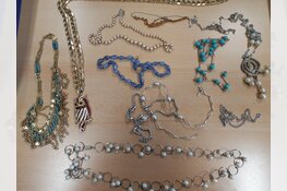 Gestolen sieraden aangetroffen ten gevolge van insluipingen