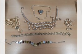 Gestolen sieraden aangetroffen ten gevolge van insluipingen