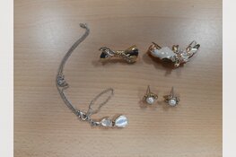 Gestolen sieraden aangetroffen ten gevolge van insluipingen