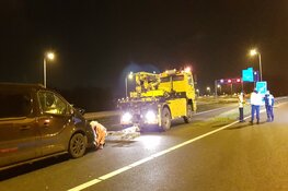Bestelbus tegen vangrail op A7