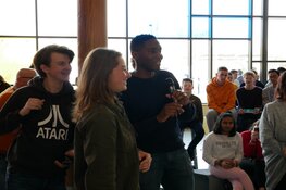 SG Nelson Mandela viert de Nelson Mandela dag met Nienke Plas