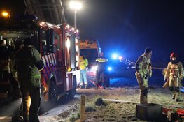 Auto belandt in weiland langs N244