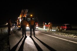 Auto belandt in weiland langs N244