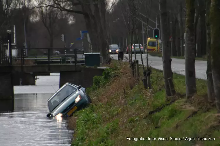Auto in sloot Middenbeemster