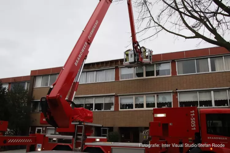 Dakrand losgerukt in Meeuwenstraat
