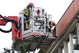 Dakrand losgerukt in Meeuwenstraat