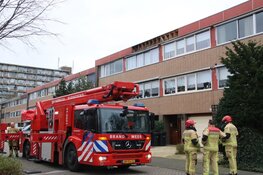 Dakrand losgerukt in Meeuwenstraat