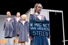 Een voorstelling van oud-NKT theaterschool studenten Shanna Chatterjee en Terra de Groot