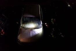 Auto raakt total loss door explosief of vuurwerk