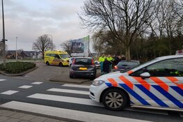 Vrouw op leeftijd raakt gewond bij verkeersongeluk Purmerend; bestuurder rijdt door