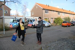 Politie Purmerend verrast jarige job Ollie (6) vanwege niet doorgaan kinderfeestje