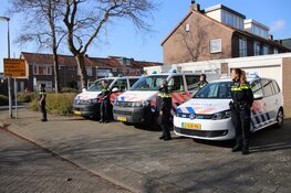 Politie Purmerend verrast jarige job Ollie (6) vanwege niet doorgaan kinderfeestje