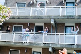Senioren doen enthousiast mee aan balkonlessen Spurd