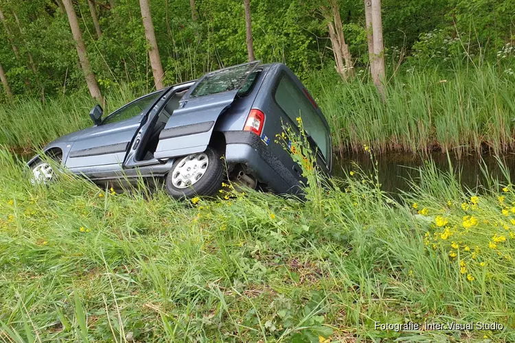 Auto in sloot in Purmerend
