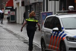 Gewapende overvallers in PostNL-jas en met mondkapje op de vlucht in Purmerend