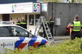 Gewapende overvallers in PostNL-jas en met mondkapje op de vlucht in Purmerend