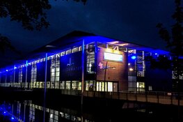 Bezoekers Leeghwaterbad superblij dat ze weer het water in kunnen