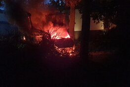 Twee auto&#39;s tegelijkertijd in brand in Purmerend