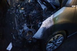 Twee auto&#39;s tegelijkertijd in brand in Purmerend