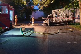 Twee auto&#39;s tegelijkertijd in brand in Purmerend