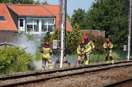 Brand langs spoorlijn in Oosthuizen