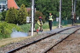 Brand langs spoorlijn in Oosthuizen