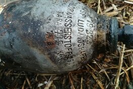 Gevaarlijke fles uit water gevist door magneetvissers