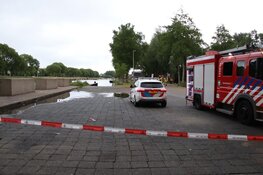 Gevaarlijke fles uit water gevist door magneetvissers