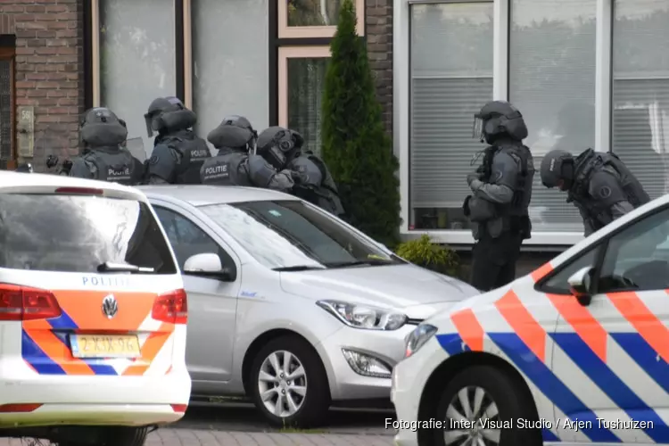 Arrestatieteam valt woning Purmerend binnen