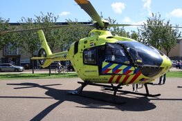 Traumaheli in Purmerend: bewoner valt van ladder