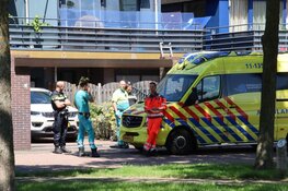 Traumaheli in Purmerend: bewoner valt van ladder
