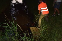 Bromfietser te water in Purmerend