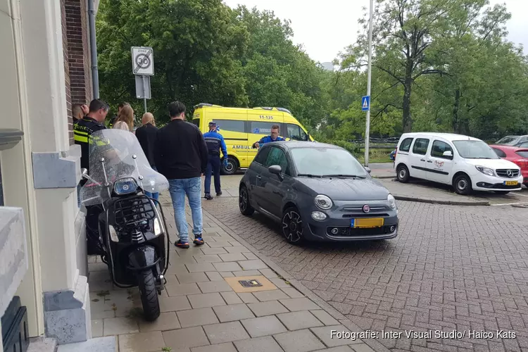 Jongeman op snorfiets raakt gewond bij ongeval
