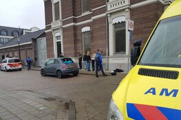 Jongeman op snorfiets raakt gewond bij ongeval