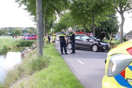 Auto belandt in de sloot bij ongeval Middenbeemster