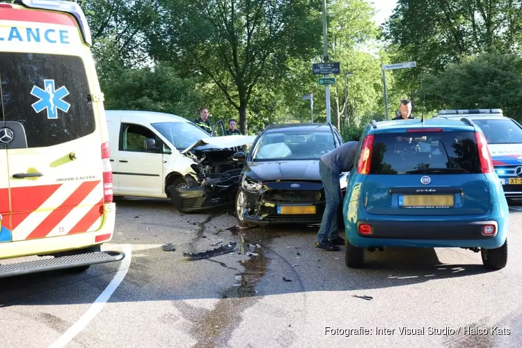 Twee kinderen in ambulance nagekeken na ongeluk Purmerend