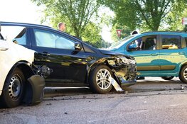 Twee kinderen in ambulance nagekeken na ongeluk Purmerend