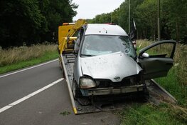 Automobilist vliegt uit de bocht bij afrit A7 en raakt gewond