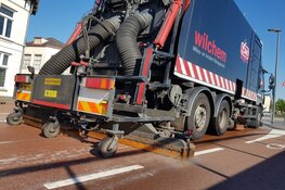 Bus lekt liters olie op wegdek Purmerend